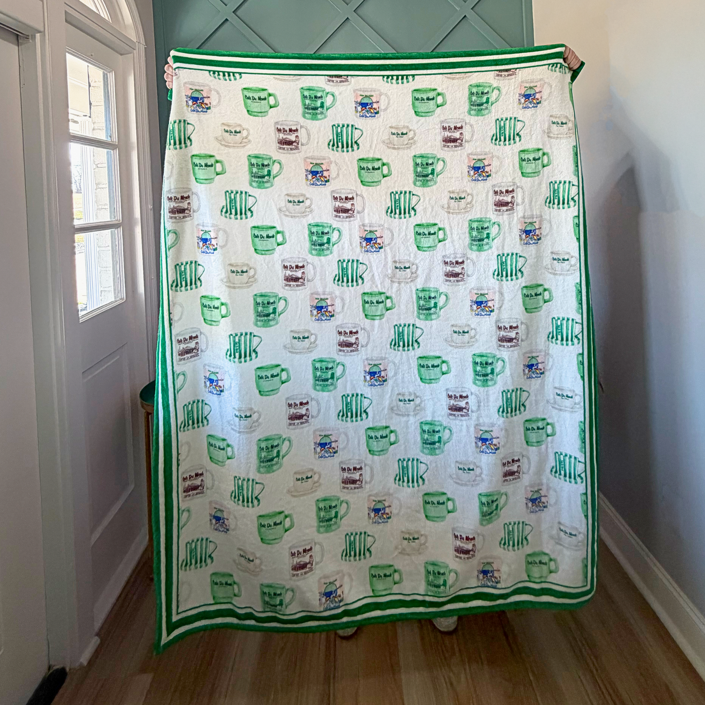 Café du Monde Luxury Throw Blanket