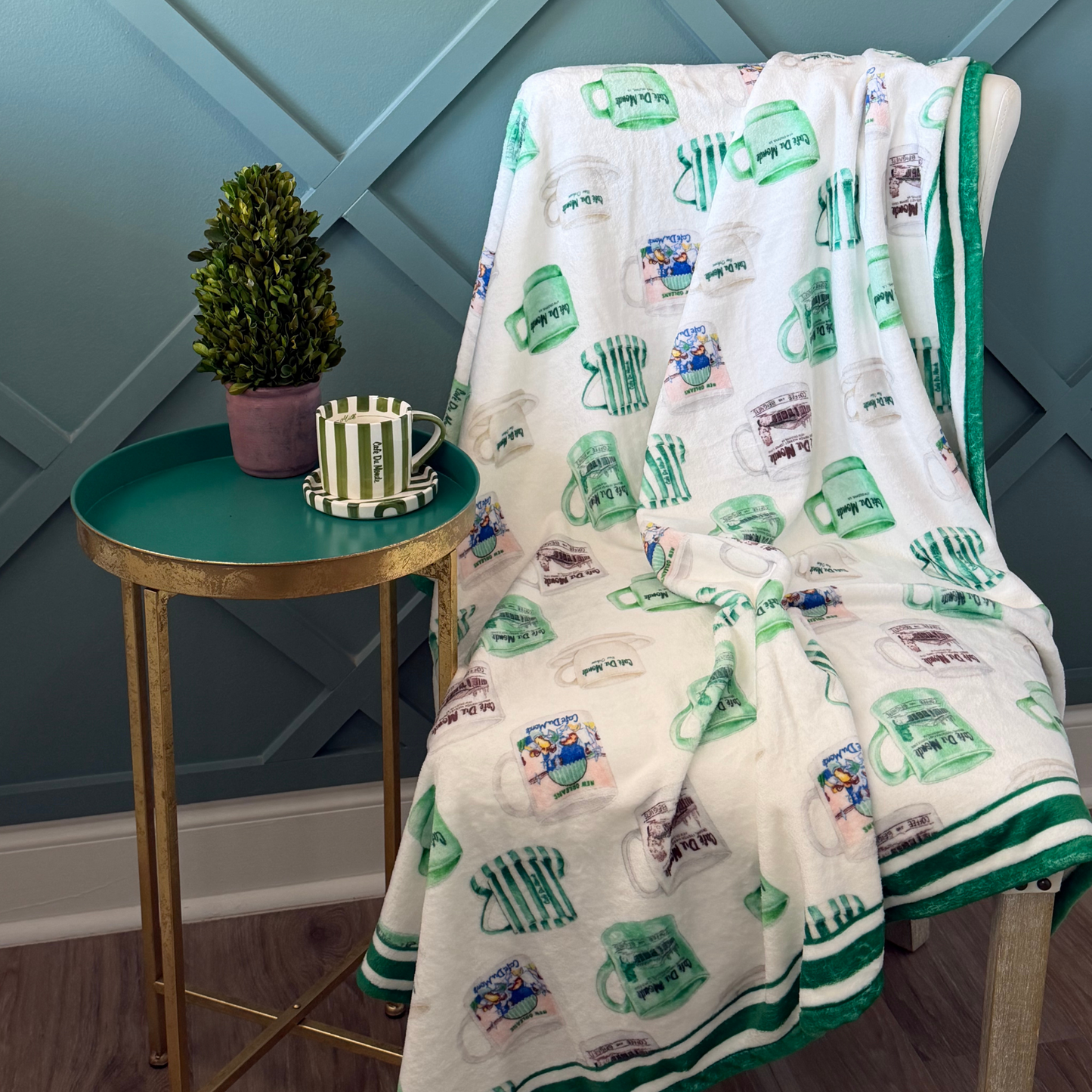 Café du Monde Luxury Throw Blanket